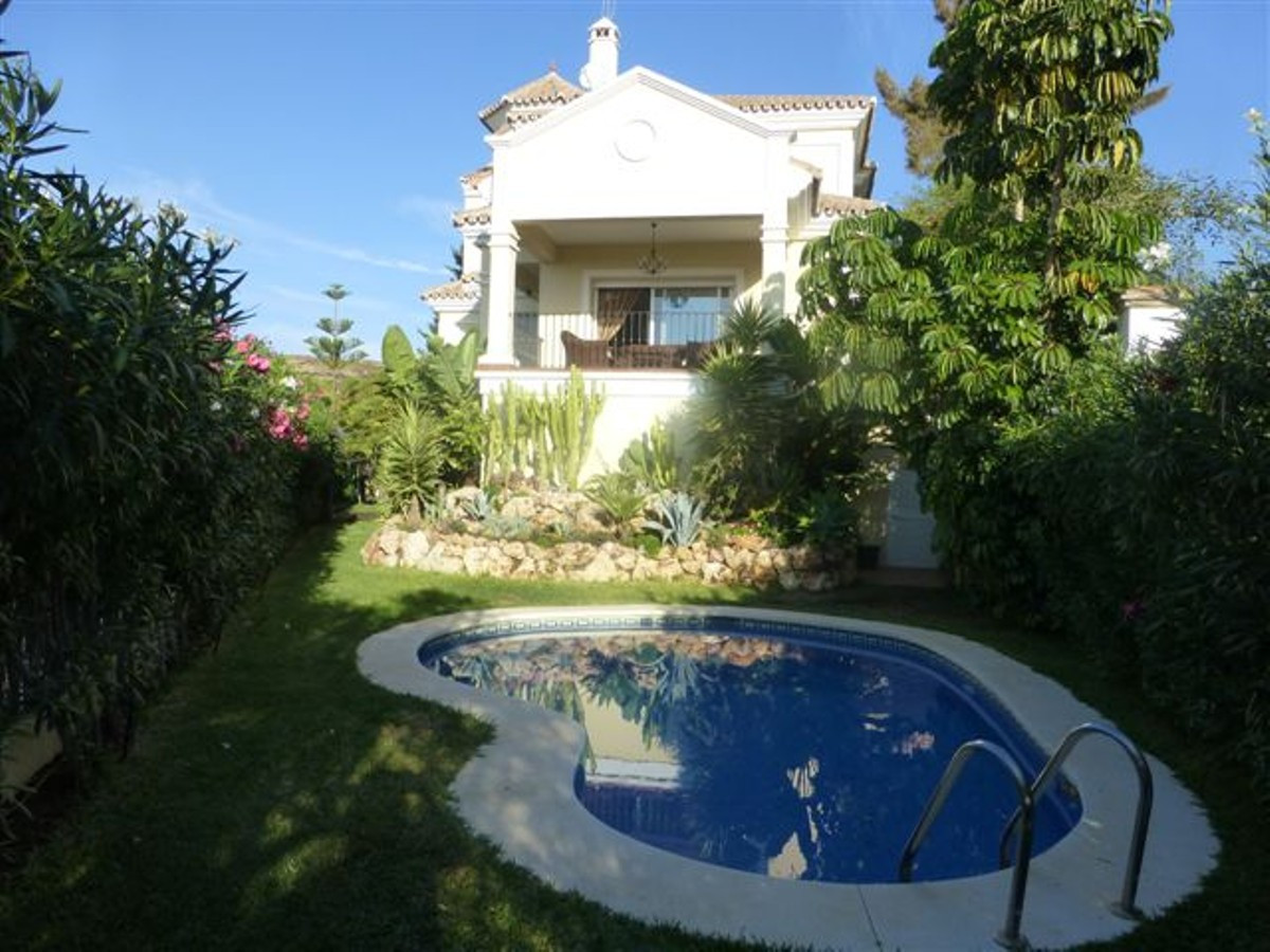https://cdn.resales-online.com/public/92cqrna9i0/properties/ykcamexiqvujuvt/w1200/1-7980e48d732b6fc85c14b43b94d2aa54.jpg?v=1676787983