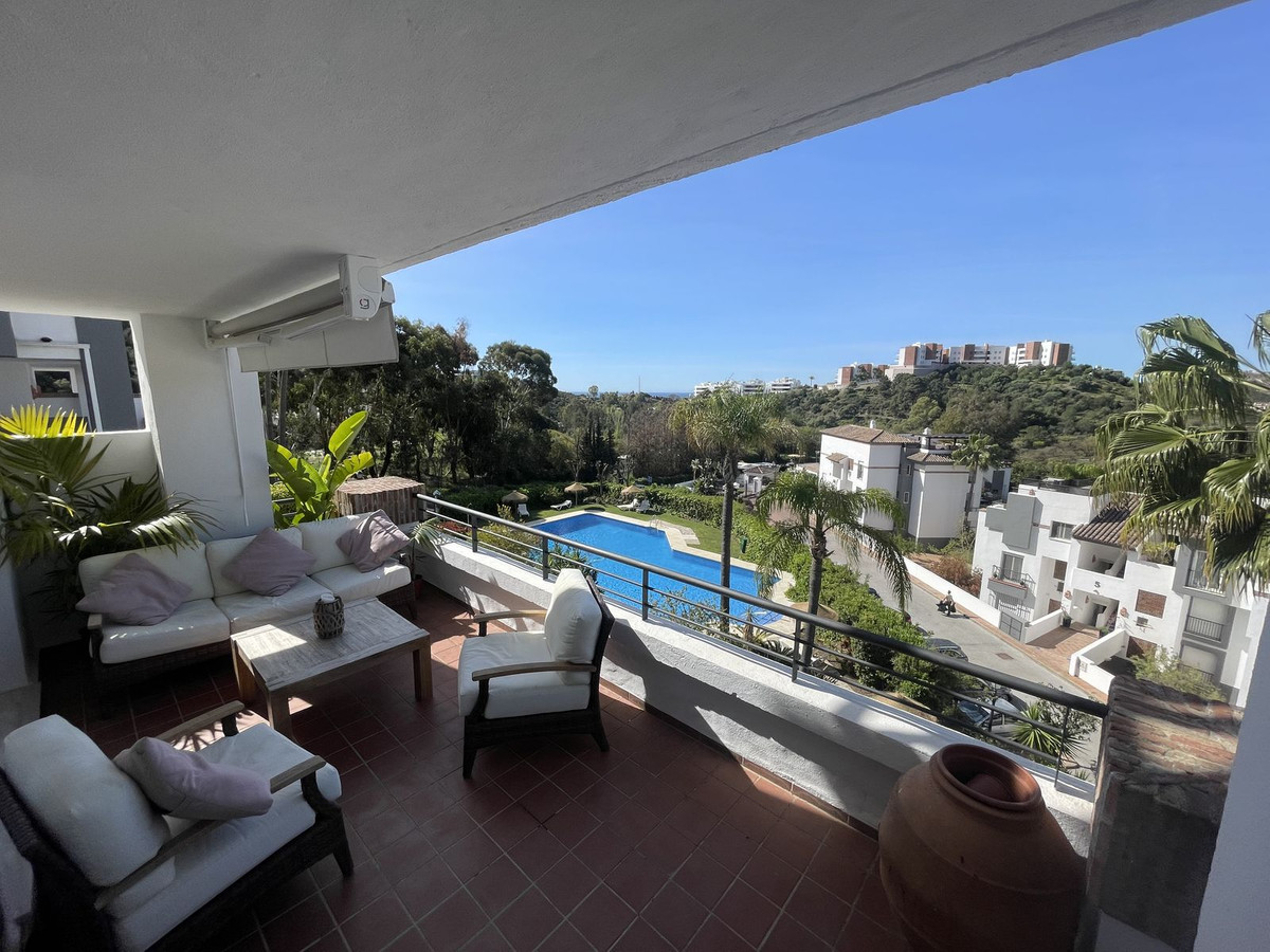 https://cdn.resales-online.com/public/sdgb87dcla/properties/f7113524ddbf11ed84bd0217bc231ef4/w1200/1-7980e48d732b6fc85c14b43b94d2aa54.jpg?v=1681809381