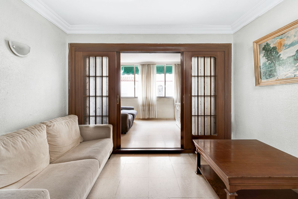 https://cdn.resales-online.com/public/q8sjeevech/properties/43859adcdd2711ed84bd0217bc231ef4/w1200/1-7980e48d732b6fc85c14b43b94d2aa54.jpg?v=1681744401