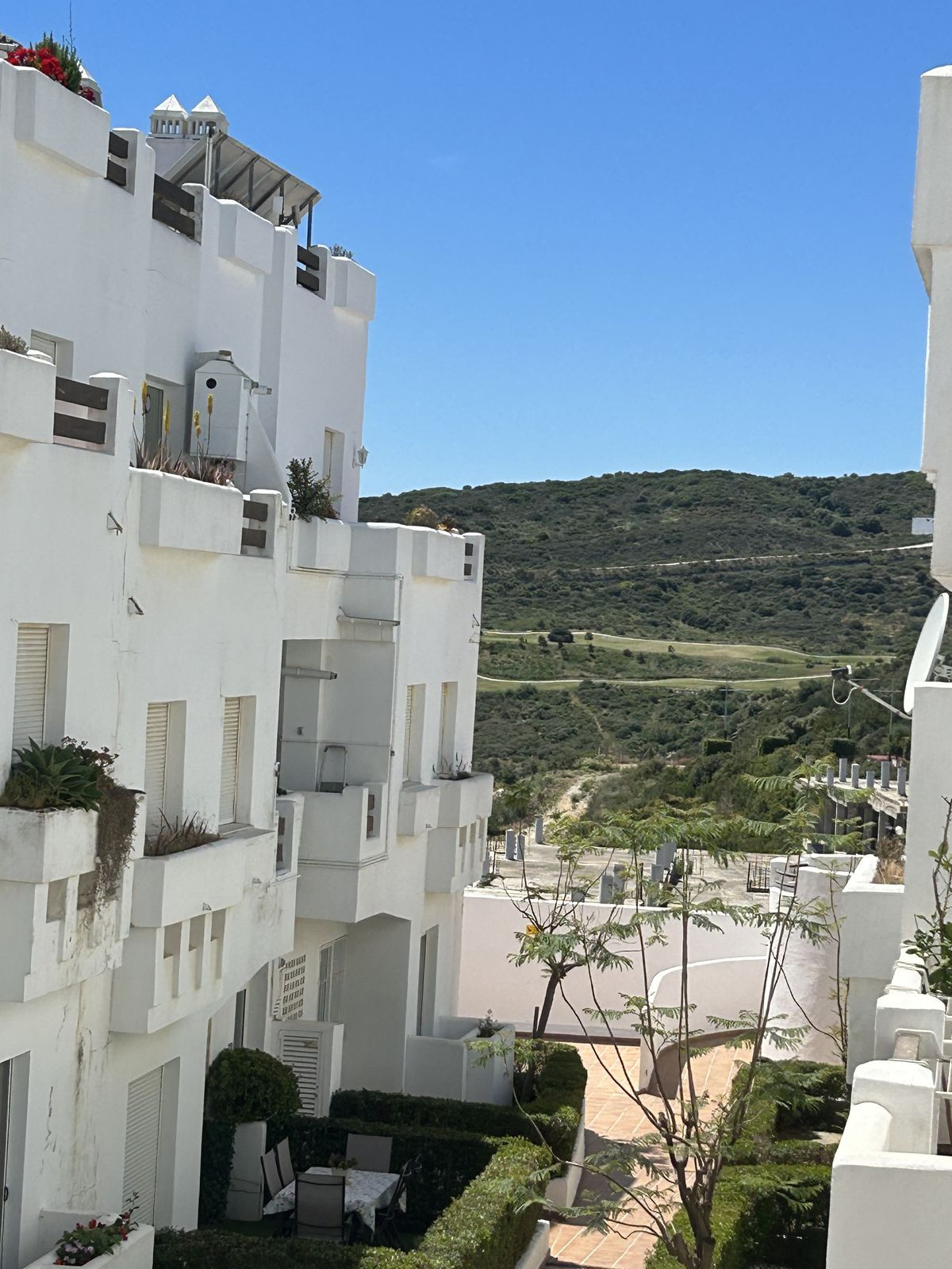 https://cdn.resales-online.com/public/ru8ehb70ak/properties/31181f38e41a11edb6600217bc231ef4/w1200/1-7980e48d732b6fc85c14b43b94d2aa54.jpg?v=1682508220