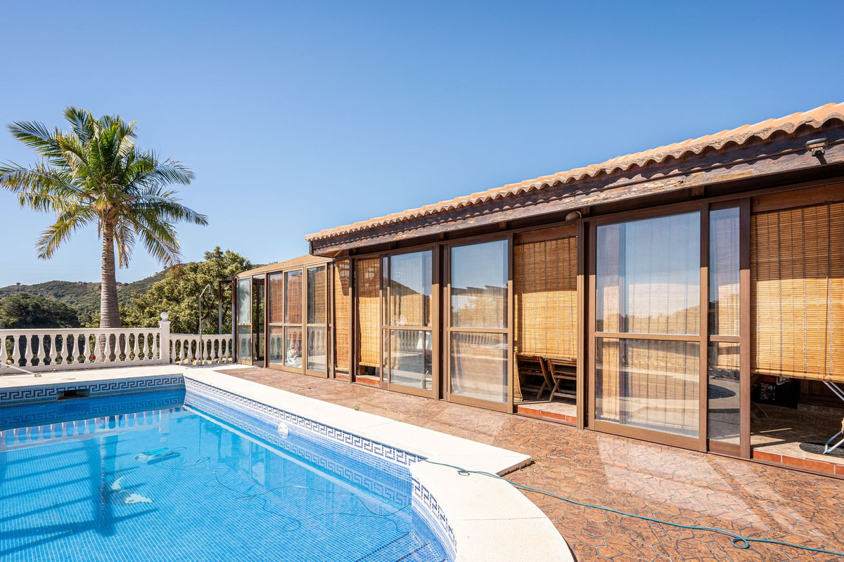 https://cdn.resales-online.com/public/q8sjeevech/properties/b9a5a8f9e4dd11edb6600217bc231ef4/w1200/1-7980e48d732b6fc85c14b43b94d2aa54.jpg?v=1682682915