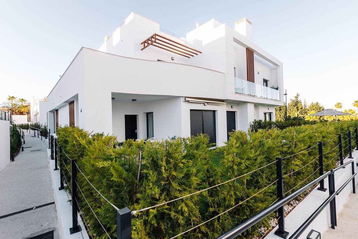 https://cdn.resales-online.com/public/uhu060fbcr/properties/e9c7774bea8411edb6600217bc231ef4/w1200/1-7980e48d732b6fc85c14b43b94d2aa54.jpg?v=1683212923