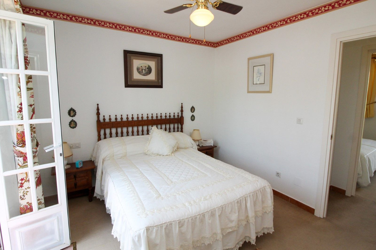 https://cdn.resales-online.com/public/l0vq491cr1/properties/55aaf47cedaa11edb6600217bc231ef4/w1200/14-d70dc3102c00d7be0e872dfe1c1f86d7.jpg?v=1683559834