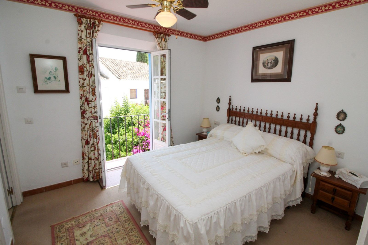 https://cdn.resales-online.com/public/l0vq491cr1/properties/55aaf47cedaa11edb6600217bc231ef4/w1200/15-11d12f2f454f2f5e9b981fdd8b901d51.jpg?v=1683559834