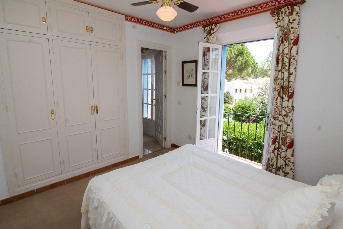 https://cdn.resales-online.com/public/l0vq491cr1/properties/55aaf47cedaa11edb6600217bc231ef4/w1200/16-ec67b526875bf0124b6ce4328a754439.jpg?v=1683559834