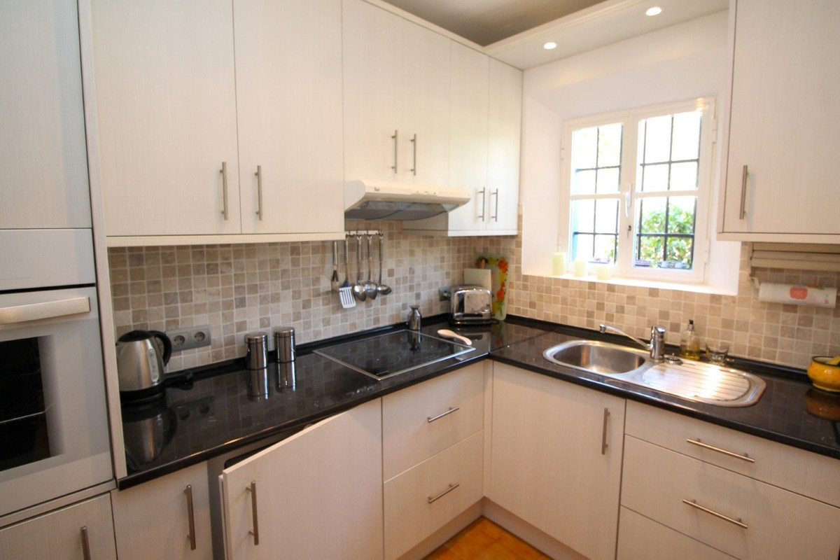 https://cdn.resales-online.com/public/l0vq491cr1/properties/55aaf47cedaa11edb6600217bc231ef4/w1200/9-467d0cee5b725f3ef65f102a0c2e69c0.jpg?v=1683559834
