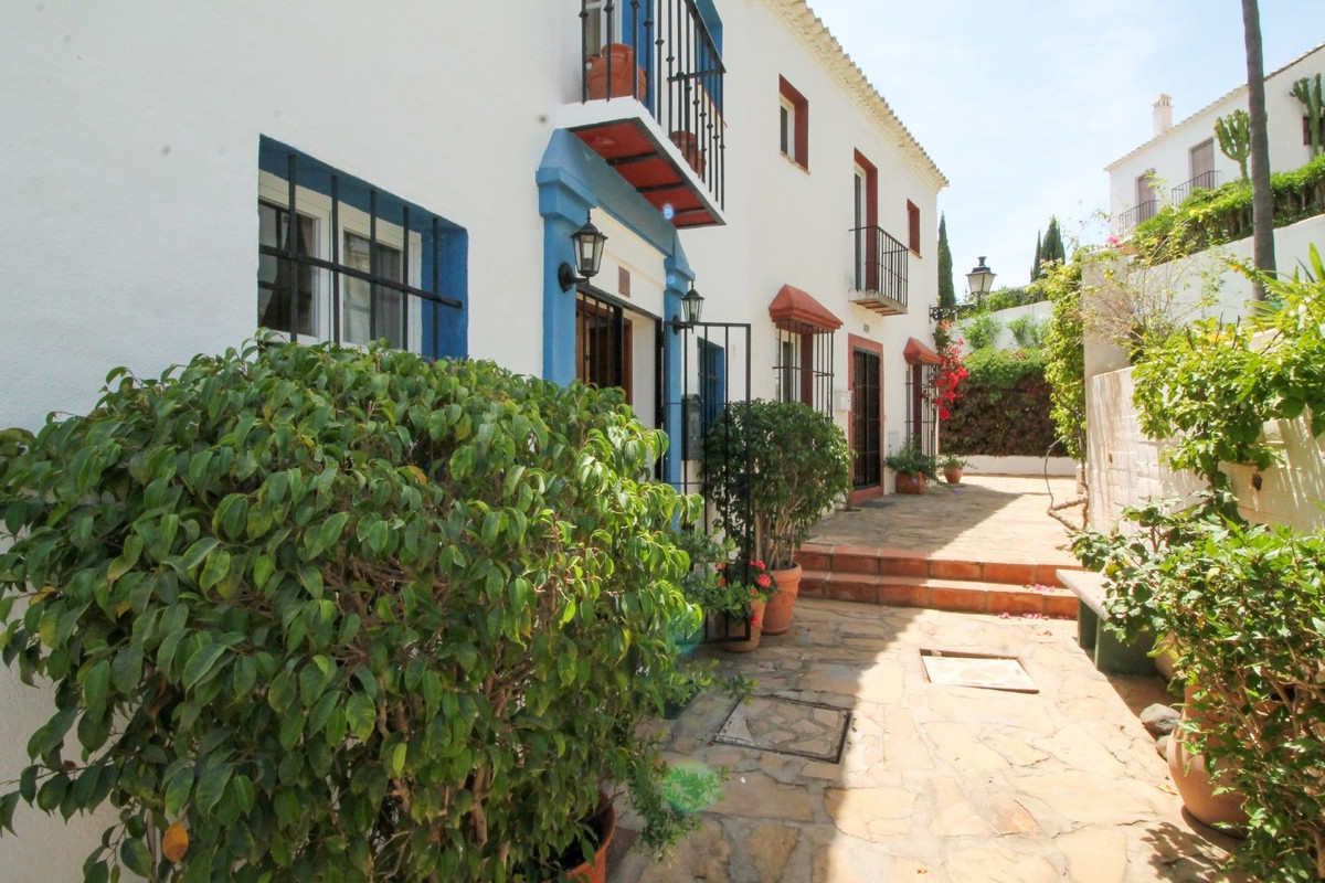 https://cdn.resales-online.com/public/l0vq491cr1/properties/55aaf47cedaa11edb6600217bc231ef4/w1200/10-bb915d1cb19341576dcdc994b81ab9c5.jpg?v=1683559834