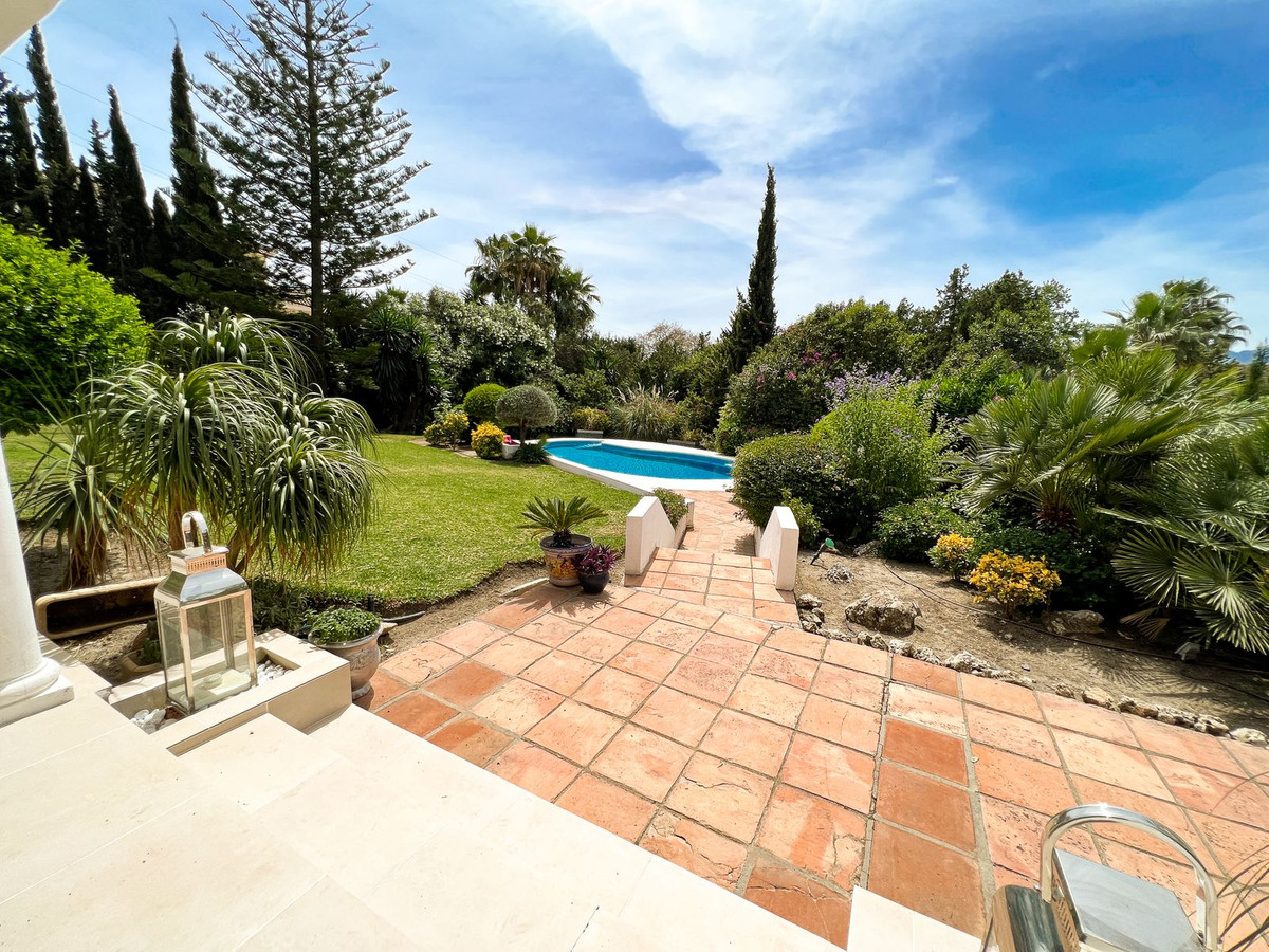 https://cdn.resales-online.com/public/09d7v4qltg/properties/9e64b314ed8111edb6600217bc231ef4/w1200/1-7980e48d732b6fc85c14b43b94d2aa54.jpg?v=1683541426