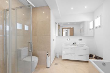 https://cdn.resales-online.com/public/dgyqokxuap/properties/5dbb8a90fa3211edb6600217bc231ef4/w1200/11-20939a0134ad724a8cb2a801094d15a4.jpg?v=1684936961