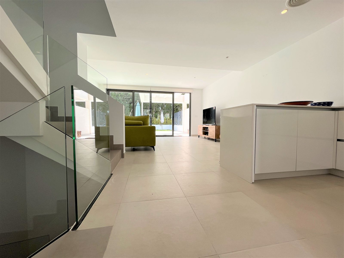 https://cdn.resales-online.com/public/u3l2ad5ic9/properties/1ced630df94a11edb6600217bc231ef4/w1200/11-20939a0134ad724a8cb2a801094d15a4.jpg?v=1685446148