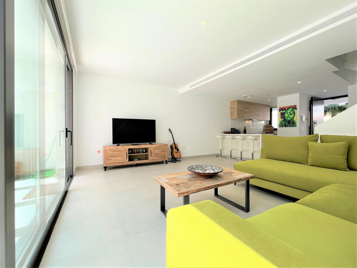 https://cdn.resales-online.com/public/u3l2ad5ic9/properties/1ced630df94a11edb6600217bc231ef4/w1200/13-5fd73dea700db77384c091ca9818b1a9.jpg?v=1685446148