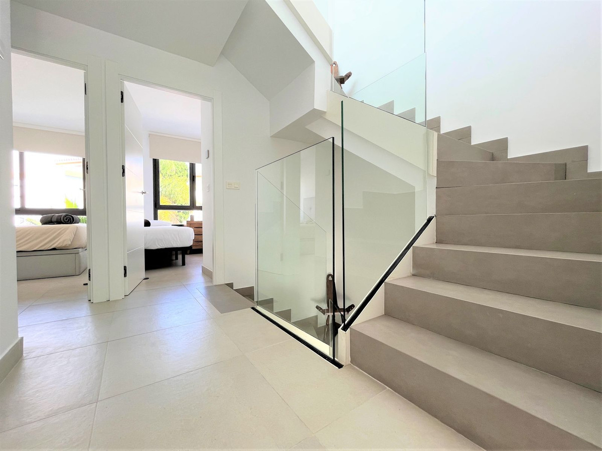 https://cdn.resales-online.com/public/u3l2ad5ic9/properties/1ced630df94a11edb6600217bc231ef4/w1200/18-cc72f169493c096e712837ff5d8b6e41.jpg?v=1685446148