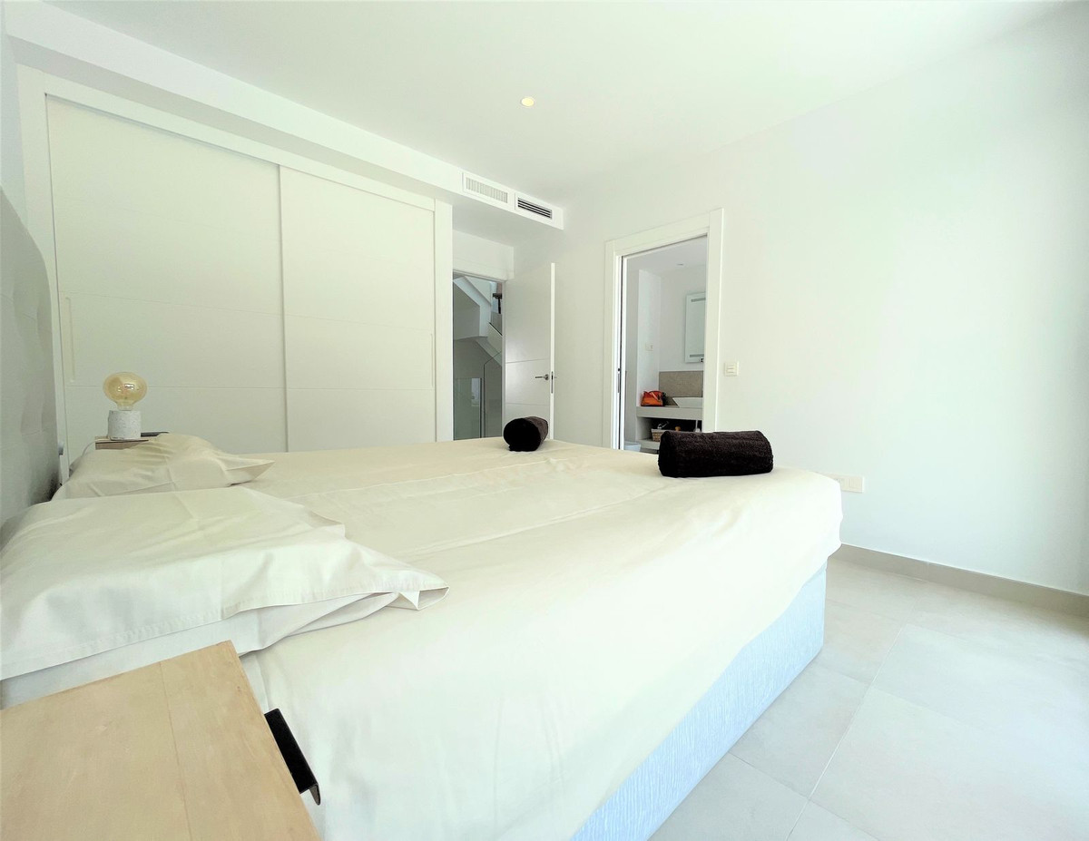 https://cdn.resales-online.com/public/u3l2ad5ic9/properties/1ced630df94a11edb6600217bc231ef4/w1200/20-d1f7658cbe4ba6cd8666fec30fba80ad.jpg?v=1685446148