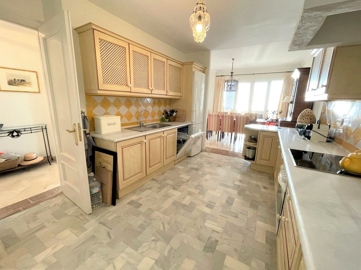 https://cdn.resales-online.com/public/u3l2ad5ic9/properties/1ced630df94a11edb6600217bc231ef4/w1200/3-e898b2bb2a2fdfd06d2c39894dce8316.jpg?v=1685014818