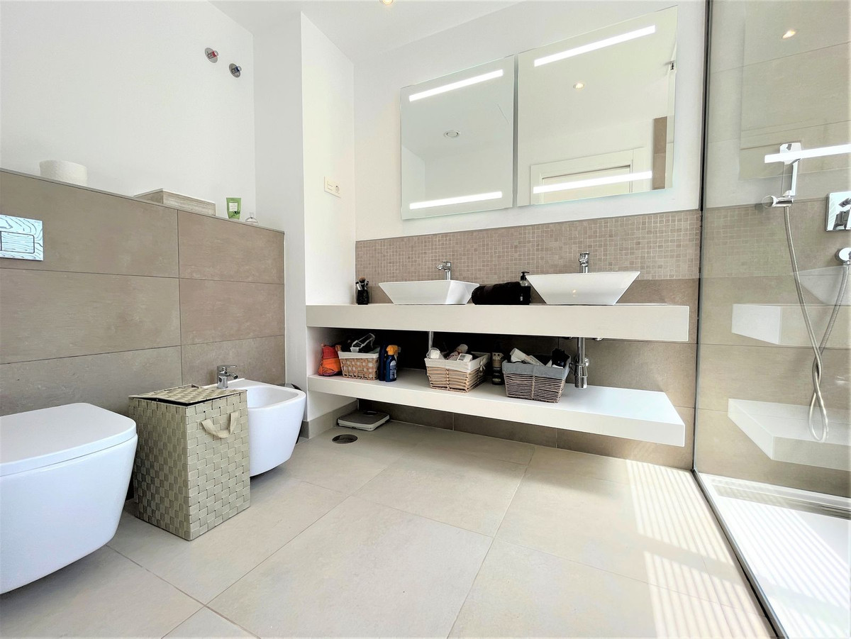 https://cdn.resales-online.com/public/u3l2ad5ic9/properties/1ced630df94a11edb6600217bc231ef4/w1200/25-45e7a00e8ada30030040e20a35fbccfd.jpg?v=1685446148