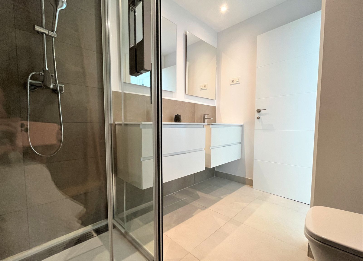 https://cdn.resales-online.com/public/u3l2ad5ic9/properties/1ced630df94a11edb6600217bc231ef4/w1200/36-be7efbbd8b294061d3f27cb7c37865bb.jpg?v=1685446148