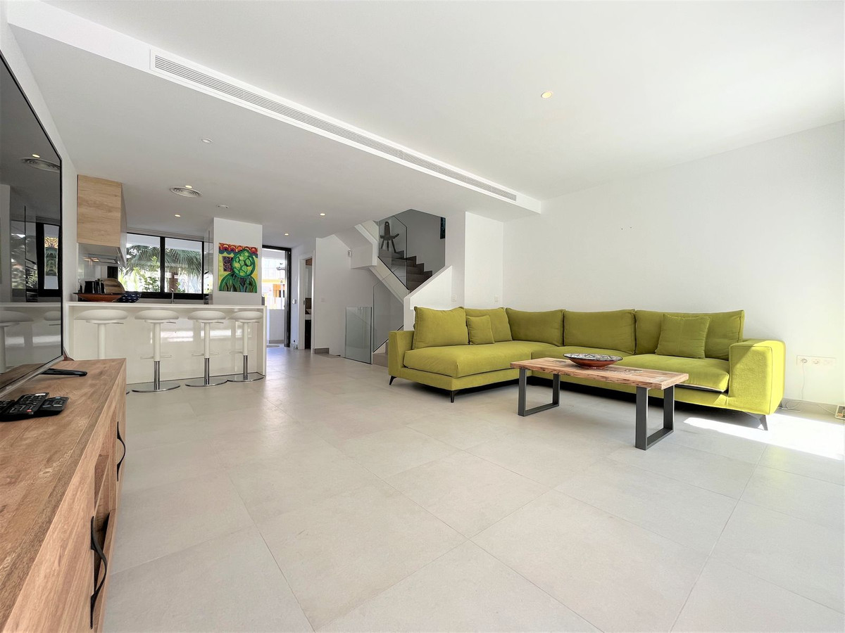 https://cdn.resales-online.com/public/u3l2ad5ic9/properties/1ced630df94a11edb6600217bc231ef4/w1200/6-241328e1bcc9c0d8ce1222beb6c967a8.jpg?v=1685446148