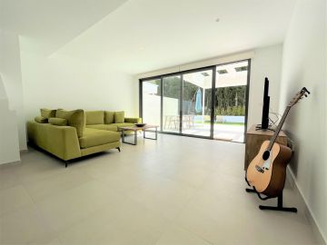 https://cdn.resales-online.com/public/u3l2ad5ic9/properties/1ced630df94a11edb6600217bc231ef4/w1200/12-53013098fcab6c38b1379cd33298e050.jpg?v=1685446148