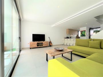 https://cdn.resales-online.com/public/u3l2ad5ic9/properties/1ced630df94a11edb6600217bc231ef4/w1200/13-5fd73dea700db77384c091ca9818b1a9.jpg?v=1685446148