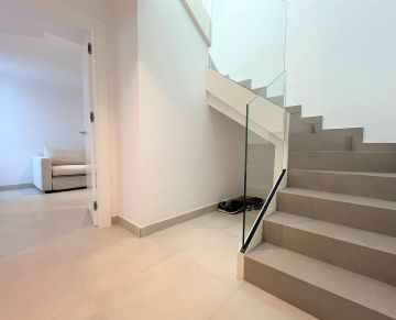 https://cdn.resales-online.com/public/u3l2ad5ic9/properties/1ced630df94a11edb6600217bc231ef4/w1200/49-e4a2fb57c7644d14d3ccd34084db1526.jpg?v=1685446148