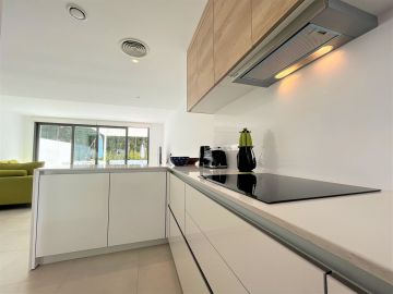 https://cdn.resales-online.com/public/u3l2ad5ic9/properties/1ced630df94a11edb6600217bc231ef4/w1200/7-aa4cc561180b369757c0bb4af9886cd3.jpg?v=1685446148