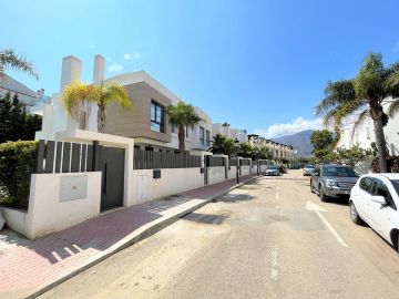 https://cdn.resales-online.com/public/u3l2ad5ic9/properties/1ced630df94a11edb6600217bc231ef4/w1200/61-ea32560fa3ba4564253414fcf6dc068a.jpg?v=1685446148