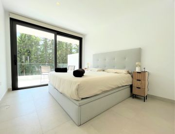 https://cdn.resales-online.com/public/u3l2ad5ic9/properties/1ced630df94a11edb6600217bc231ef4/w1200/8-e64a9055bba3e77ac8aca3b893cdf826.jpg?v=1685446148