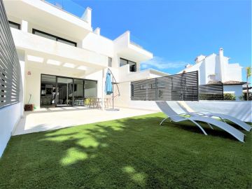 https://cdn.resales-online.com/public/u3l2ad5ic9/properties/1ced630df94a11edb6600217bc231ef4/w1200/9-467d0cee5b725f3ef65f102a0c2e69c0.jpg?v=1685446148