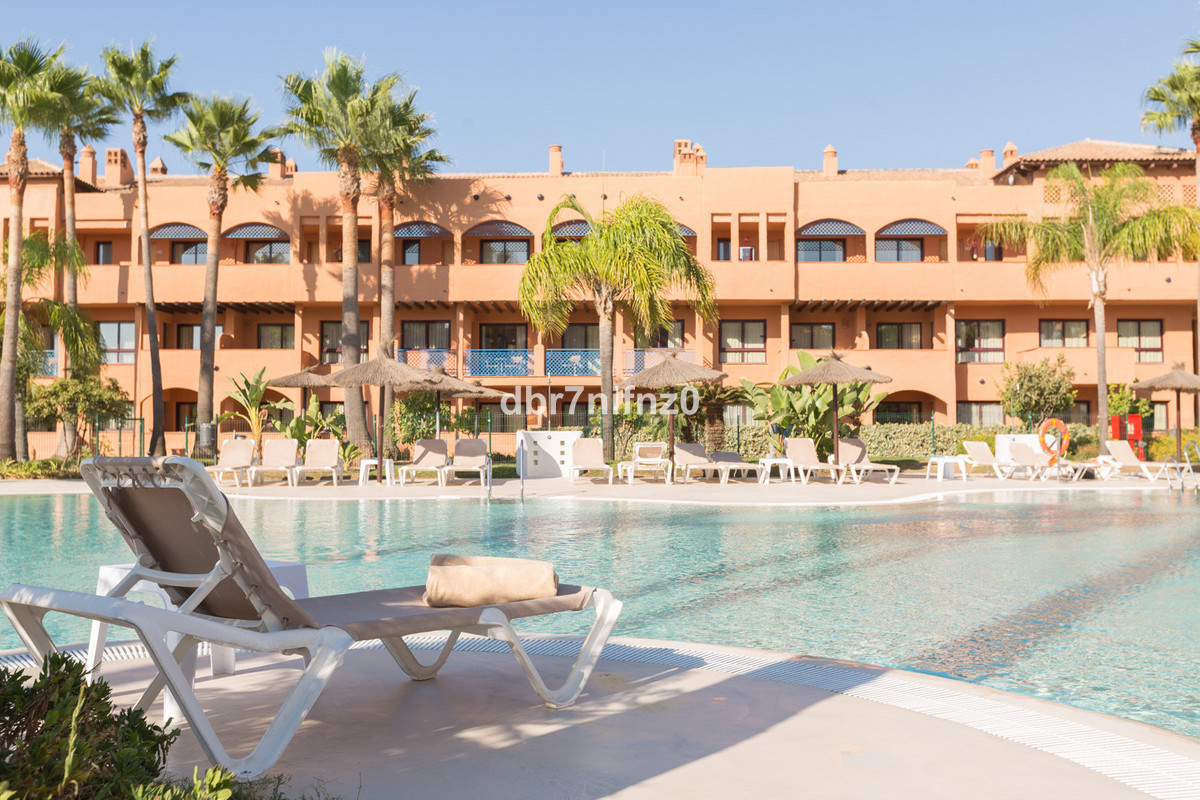https://cdn.resales-online.com/public/dbr7nifnz0/properties/e0825a36c93911ed84bd0217bc231ef4/w1200/10-bb915d1cb19341576dcdc994b81ab9c5.jpg?v=1679552193
