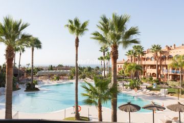 https://cdn.resales-online.com/public/dbr7nifnz0/properties/e0825a36c93911ed84bd0217bc231ef4/w1200/2-5bd7b9d04b45e33852eaf0ec6670150d.jpg?v=1679552193