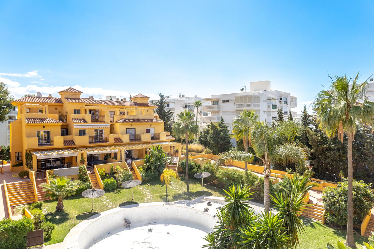 https://cdn.resales-online.com/public/qtb32w08n3/properties/2e0afaf6fadd11edb6600217bc231ef4/w1200/1-7980e48d732b6fc85c14b43b94d2aa54.jpg?v=1685010063