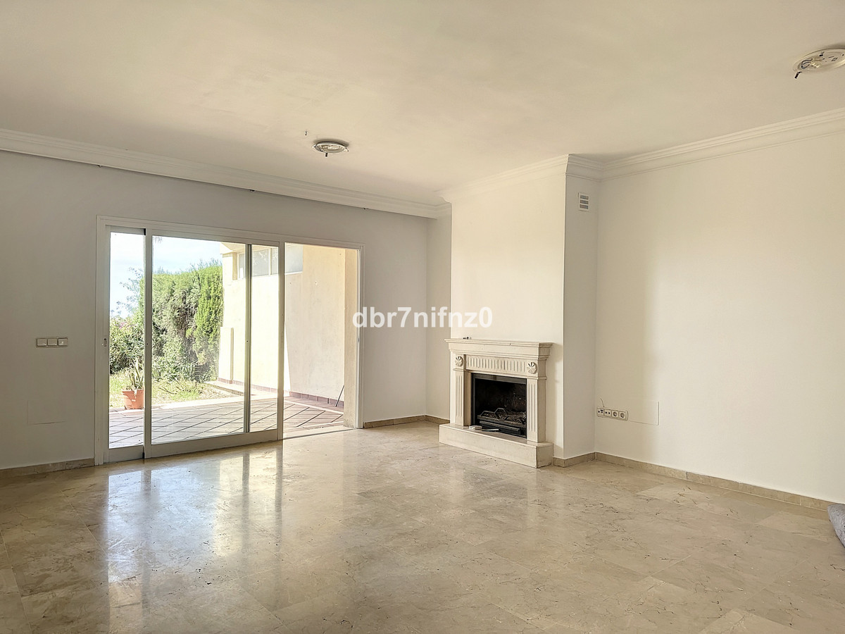 https://cdn.resales-online.com/public/dbr7nifnz0/properties/39e59221ff7511edb6600217bc231ef4/w1200/1-7980e48d732b6fc85c14b43b94d2aa54.jpg?v=1685515046