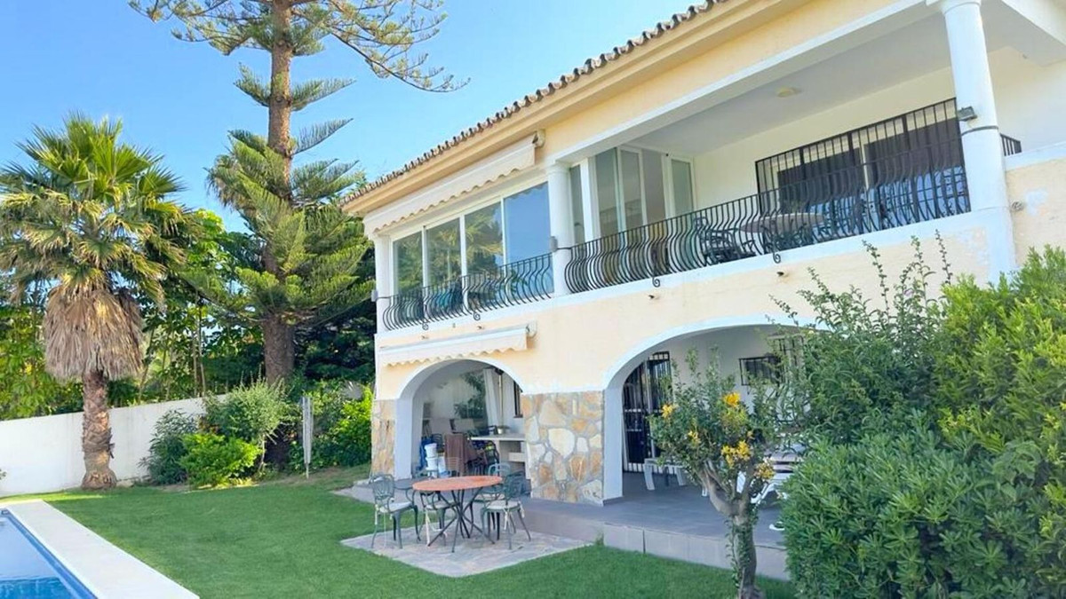 https://cdn.resales-online.com/public/cmdudabtb6/properties/1b4a57bf005711eeb6600217bc231ef4/w1200/12-53013098fcab6c38b1379cd33298e050.jpg?v=1685612623
