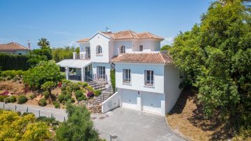 https://cdn.resales-online.com/public/a0d3y4oxw8/properties/2011937a004c11eeb6600217bc231ef4/w1200/1-7980e48d732b6fc85c14b43b94d2aa54.jpg?v=1685691011
