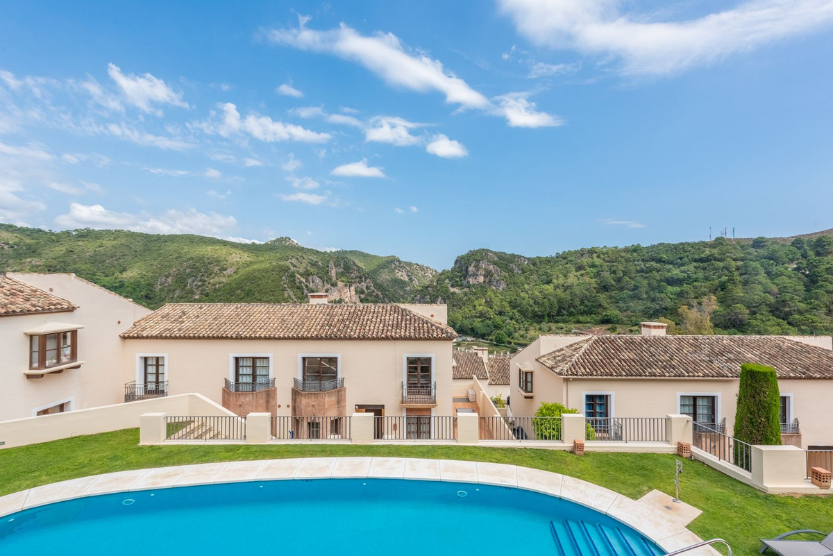 https://cdn.resales-online.com/public/q0k63vfifl/properties/29962d71046911eeb6600217bc231ef4/w1200/1-7980e48d732b6fc85c14b43b94d2aa54.jpg?v=1686060360