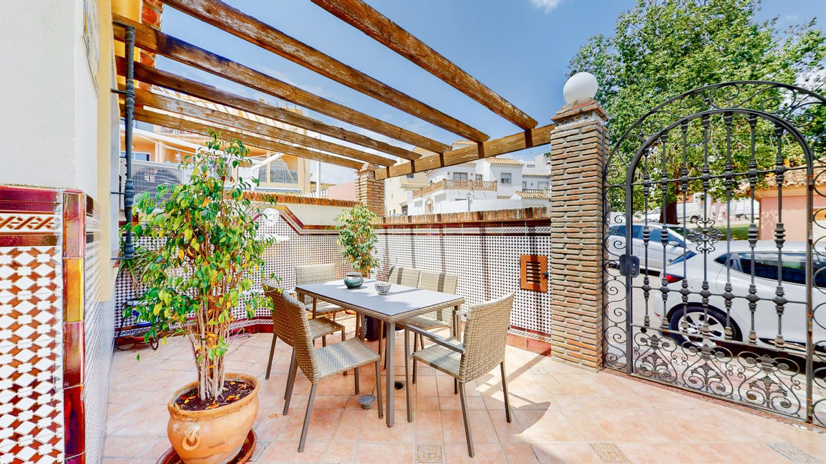 https://cdn.resales-online.com/public/ji01jy8h5g/properties/7e120fd203c511eeb6600217bc231ef4/w1200/1-7980e48d732b6fc85c14b43b94d2aa54.jpg?v=1685989482