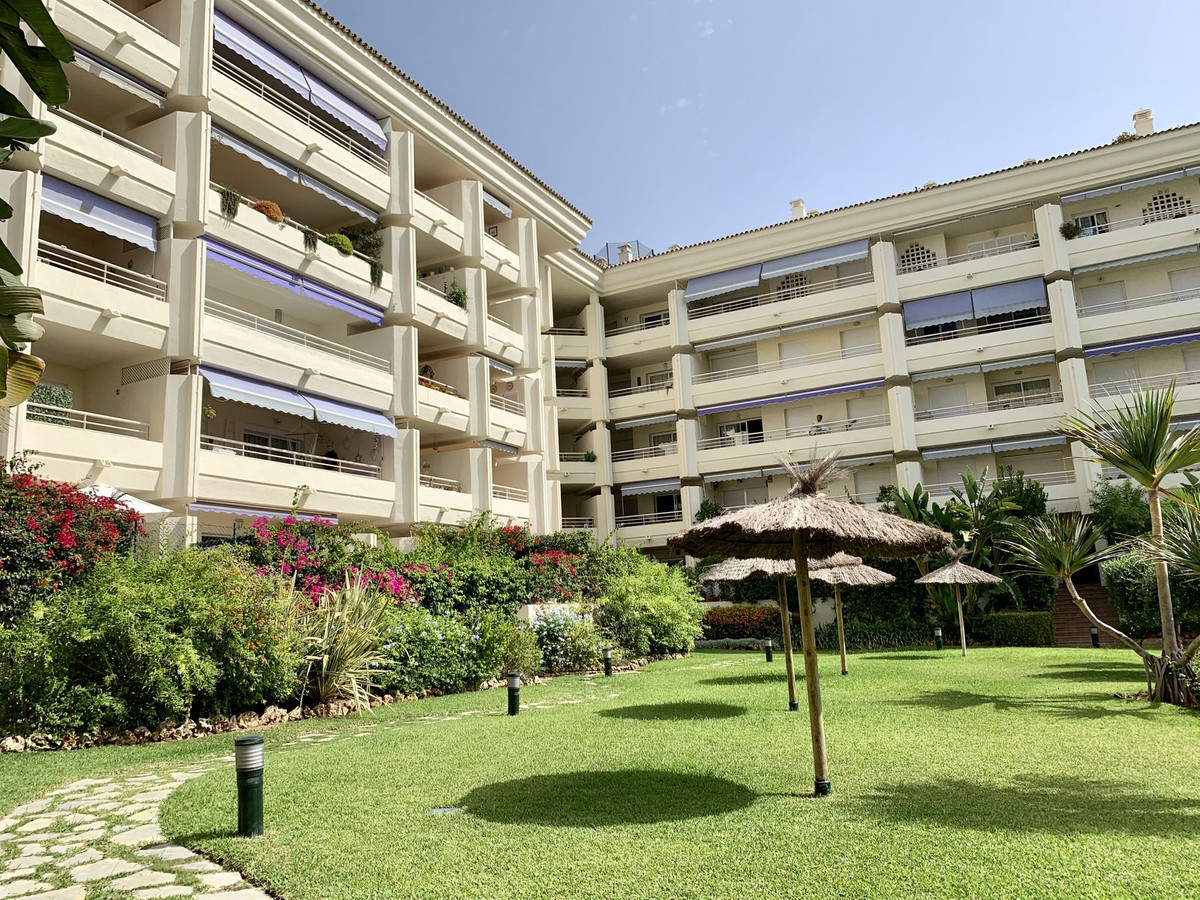 https://cdn.resales-online.com/public/jfltgt1d20/properties/8454fcb8fbb611edb6600217bc231ef4/w1200/1-7980e48d732b6fc85c14b43b94d2aa54.jpg?v=1685103838