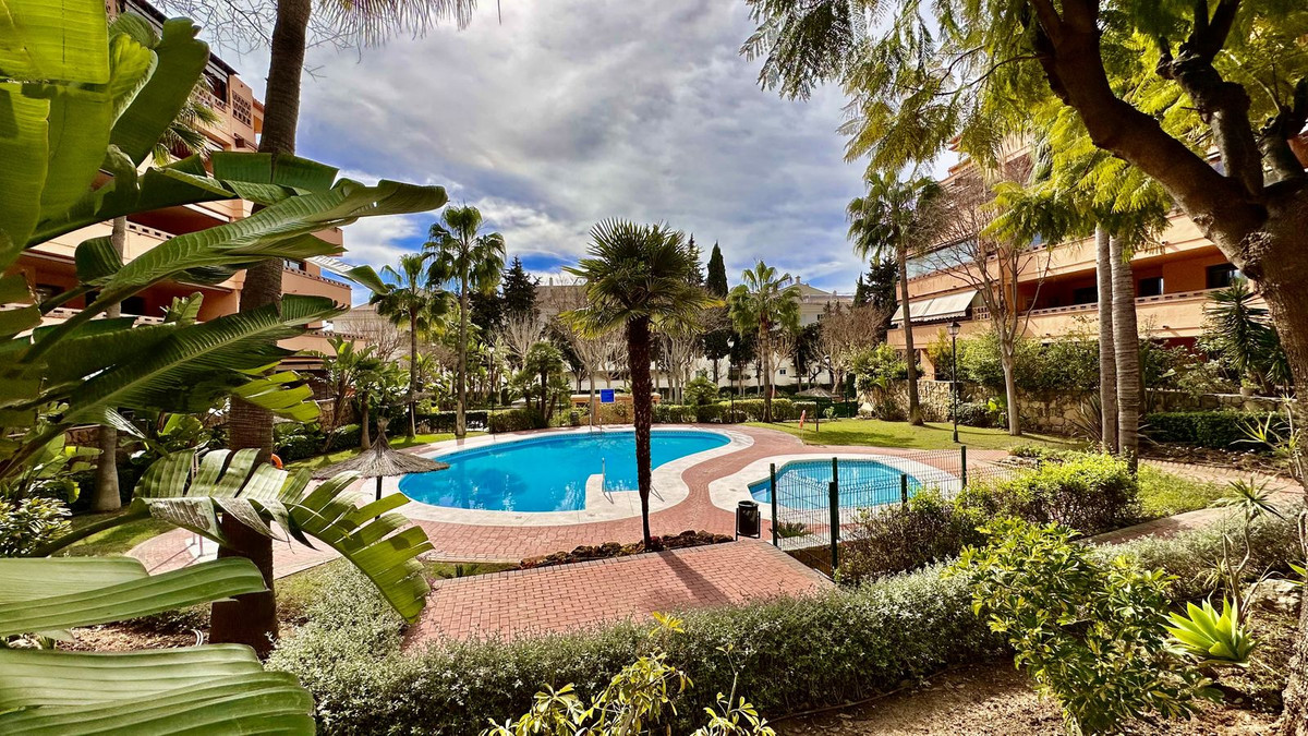 https://cdn.resales-online.com/public/jfltgt1d20/properties/79f50652be7a11ed84bd0217bc231ef4/w1200/1-7980e48d732b6fc85c14b43b94d2aa54.jpg?v=1678371457