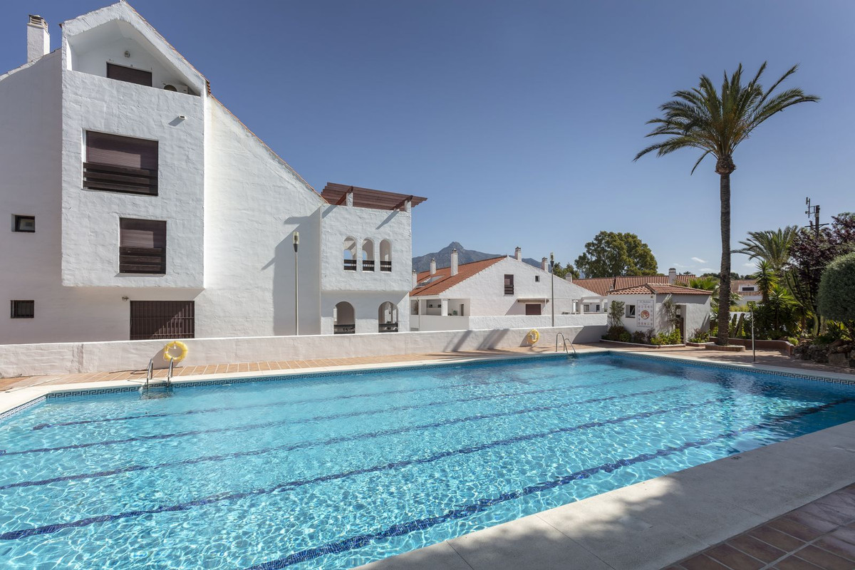 https://cdn.resales-online.com/public/jurdhh2l9d/properties/2c64e5a0ab9011ed84bd0217bc231ef4/w1200/1-7980e48d732b6fc85c14b43b94d2aa54.jpg?v=1685715155
