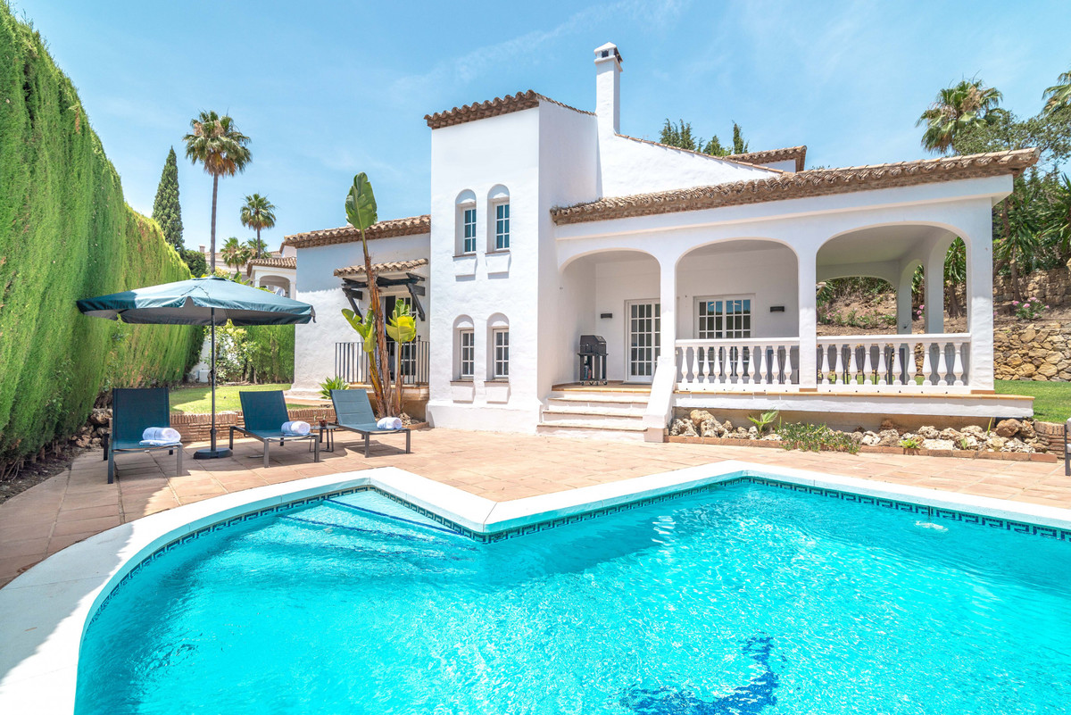 https://cdn.resales-online.com/public/92cqrna9i0/properties/d1210fa8c7ac11ed84bd0217bc231ef4/w1200/1-7980e48d732b6fc85c14b43b94d2aa54.jpg?v=1679381657
