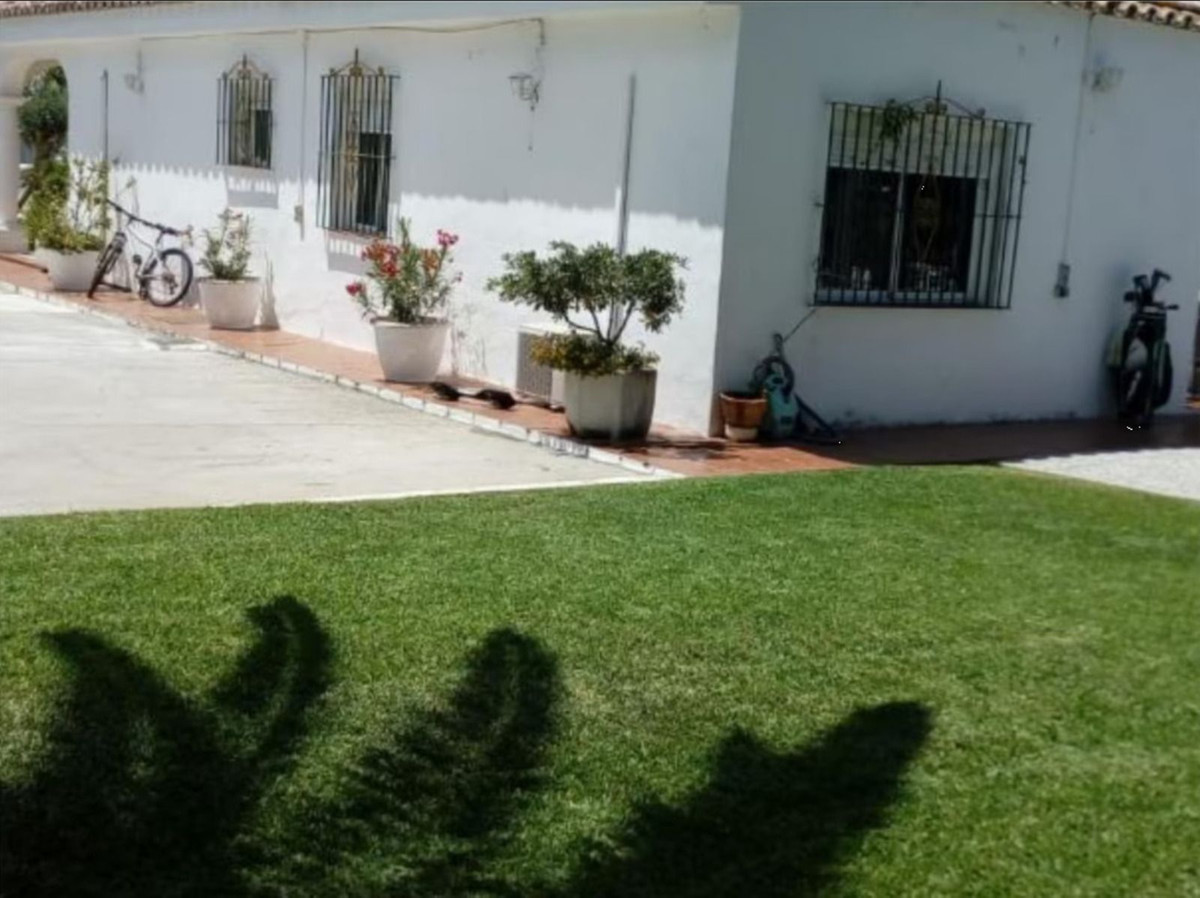 https://cdn.resales-online.com/public/6pcoehzhpl/properties/9327f8dc039d11eeb6600217bc231ef4/w1200/1-7980e48d732b6fc85c14b43b94d2aa54.jpg?v=1686762749