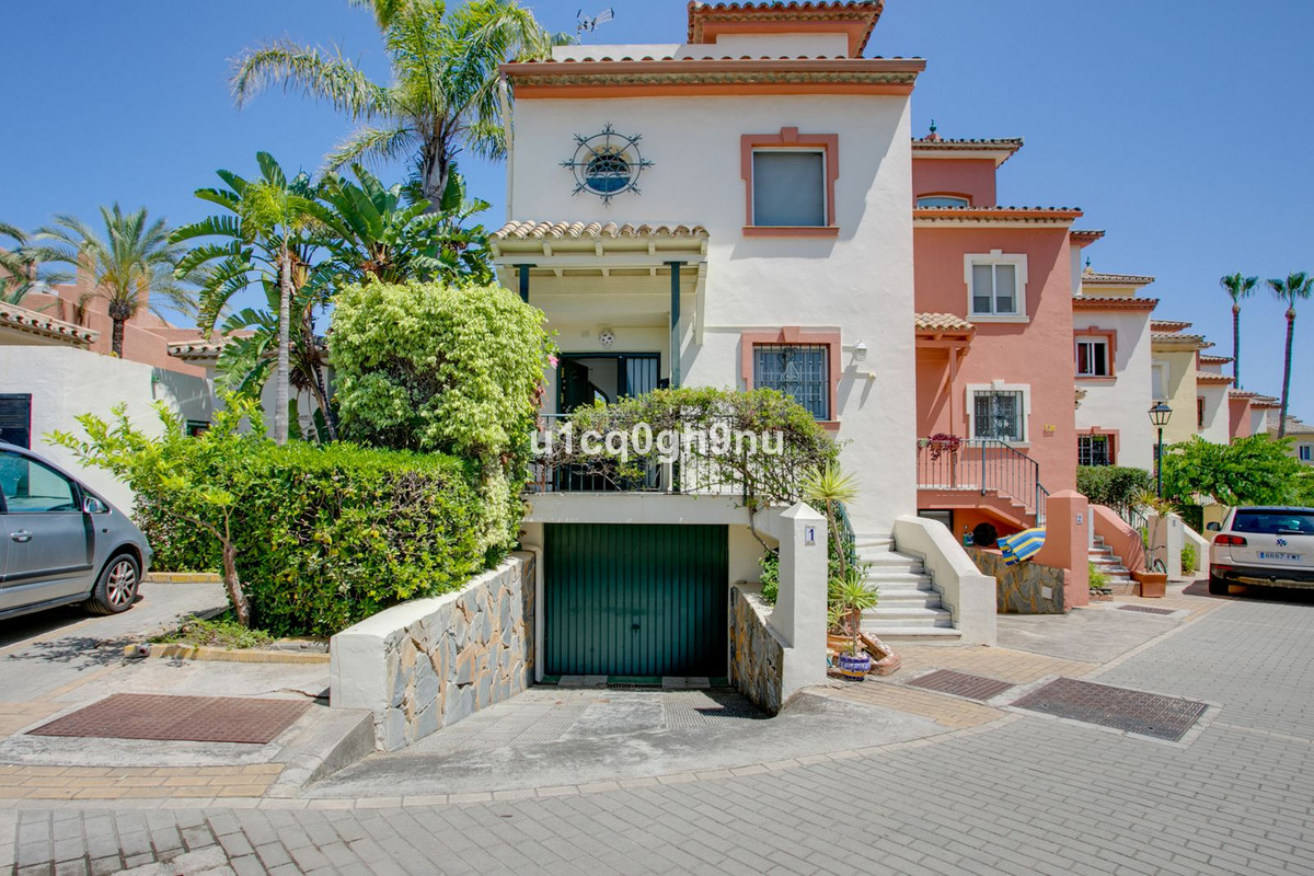 https://cdn.resales-online.com/public/u1cq0gh9nu/properties/0da946690f3a11eea51e0217bc231ef4/w1200/1-7980e48d732b6fc85c14b43b94d2aa54.jpg?v=1687801152