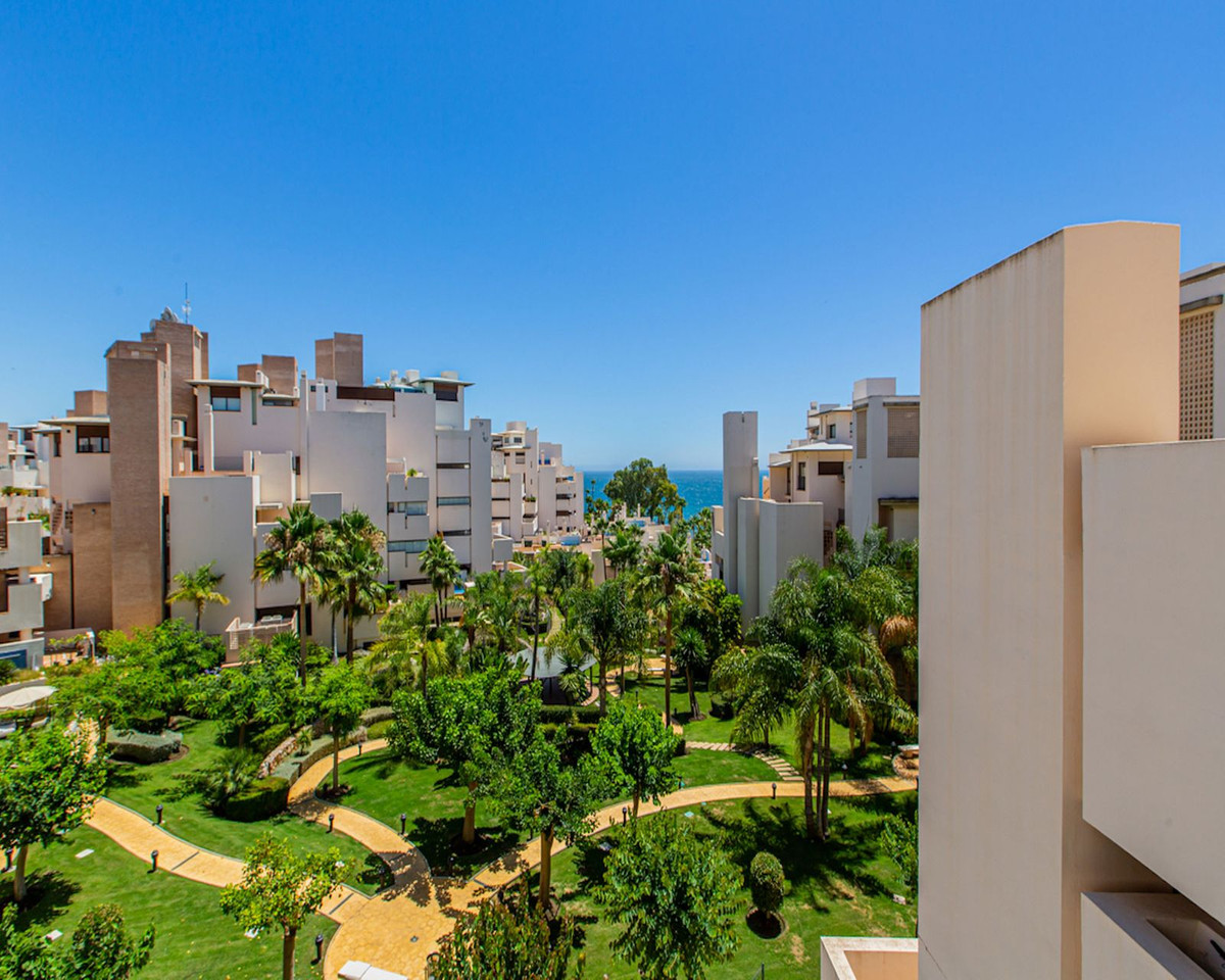 https://cdn.resales-online.com/public/ywcr93z9ju/properties/3598d7b5045511eeb6600217bc231ef4/w1200/1-7980e48d732b6fc85c14b43b94d2aa54.jpg?v=1687422794