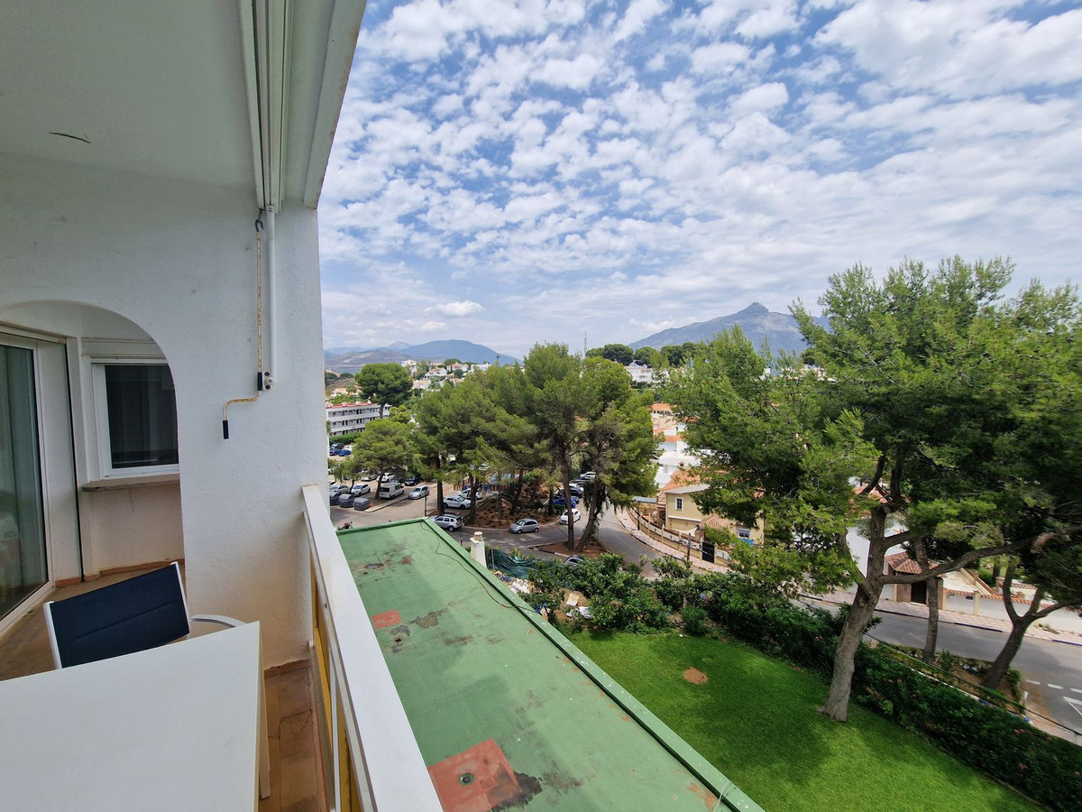 https://cdn.resales-online.com/public/gkhpr2ghov/properties/95df2dbf19ae11eea7b50217bc231ef4/w1200/1-7980e48d732b6fc85c14b43b94d2aa54.jpg?v=1688408978