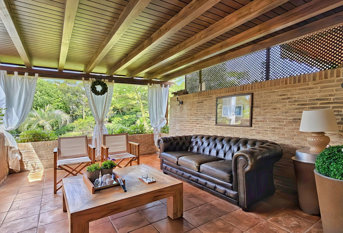 https://cdn.resales-online.com/public/onqgbg2a0k/properties/120da0301ff011eea7b50217bc231ef4/w1200/1-7980e48d732b6fc85c14b43b94d2aa54.jpg?v=1689087658