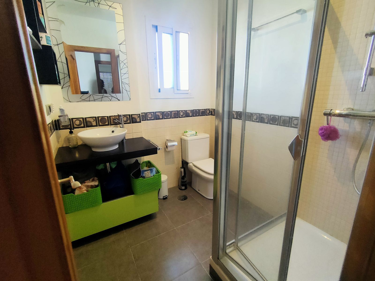 https://cdn.resales-online.com/public/dbr7nhfnz0/properties/7cbf467922f711eea7b50217bc231ef4/w1200/27-f6e8bc237ba13ac4c268badec6354f3d.jpg?v=1689420065