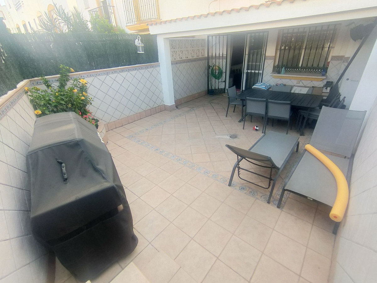 https://cdn.resales-online.com/public/dbr7nhfnz0/properties/7cbf467922f711eea7b50217bc231ef4/w1200/4-c23c0f86247804fa50226aecd8b0b2c8.jpg?v=1689420065