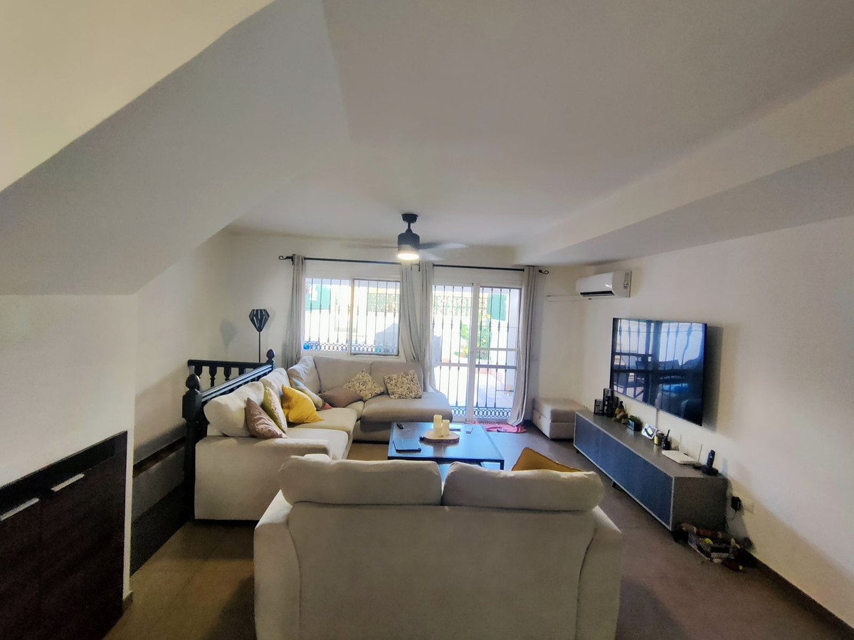 https://cdn.resales-online.com/public/dbr7nhfnz0/properties/7cbf467922f711eea7b50217bc231ef4/w1200/40-f31507287178c6a03c2c34ff88cc832c.jpg?v=1689420065