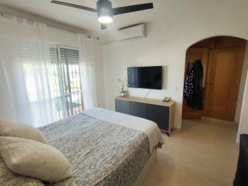 https://cdn.resales-online.com/public/dbr7nhfnz0/properties/7cbf467922f711eea7b50217bc231ef4/w1200/17-dd5fcd4f0eb487dfa3803f7e20814c0e.jpg?v=1689420065