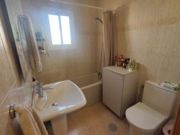 https://cdn.resales-online.com/public/dbr7nhfnz0/properties/7cbf467922f711eea7b50217bc231ef4/w1200/19-d0ed7da2012a09046d307c195d98e7d6.jpg?v=1689420065